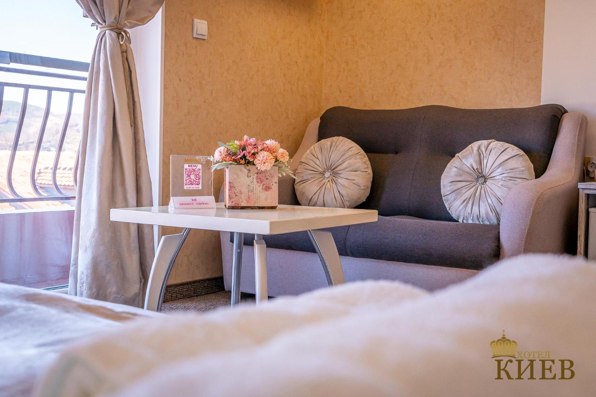 Hotel Kiev เวลีคอเทอร์โนโว ภายนอก รูปภาพ
