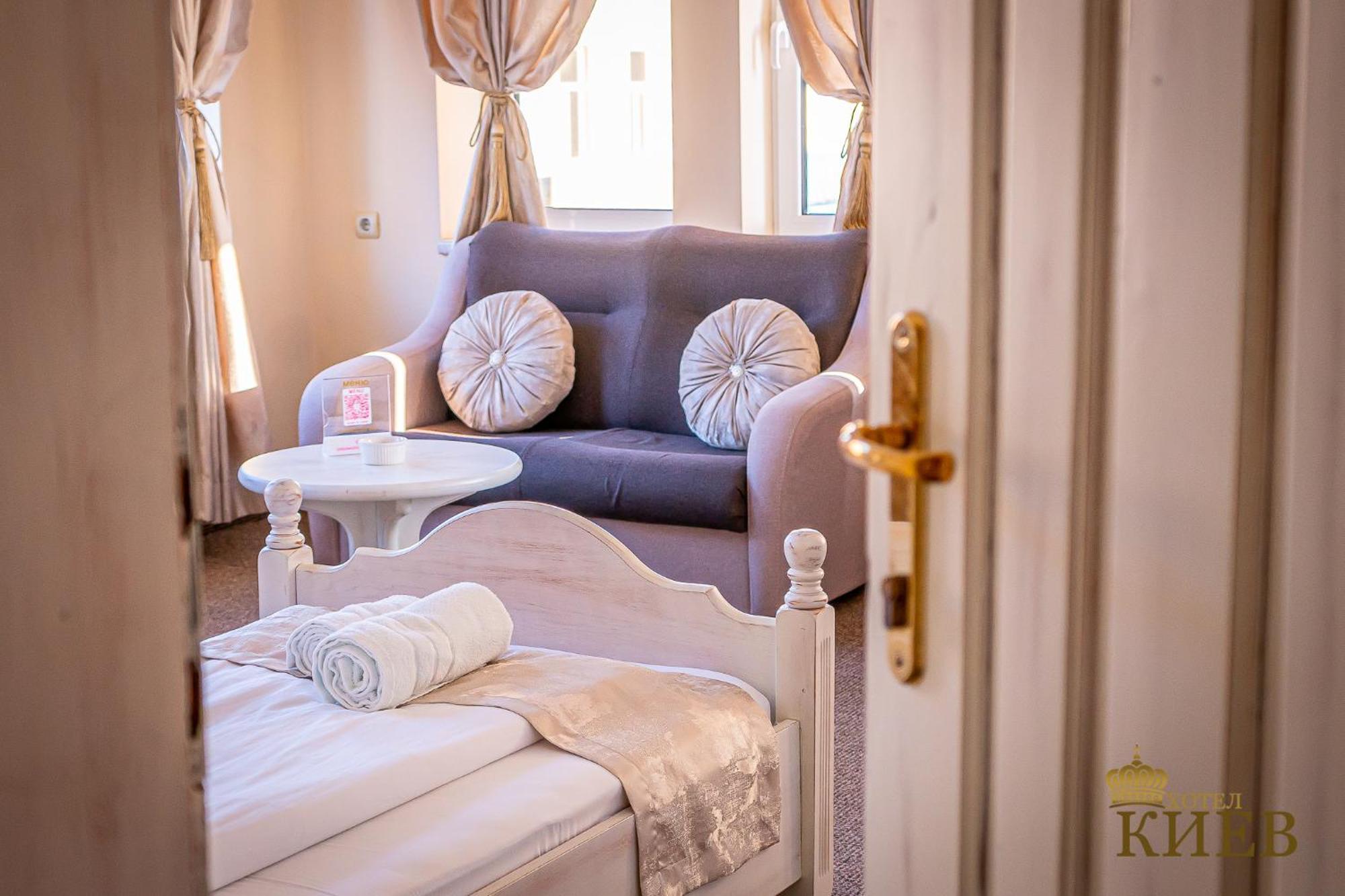 Hotel Kiev เวลีคอเทอร์โนโว ภายนอก รูปภาพ