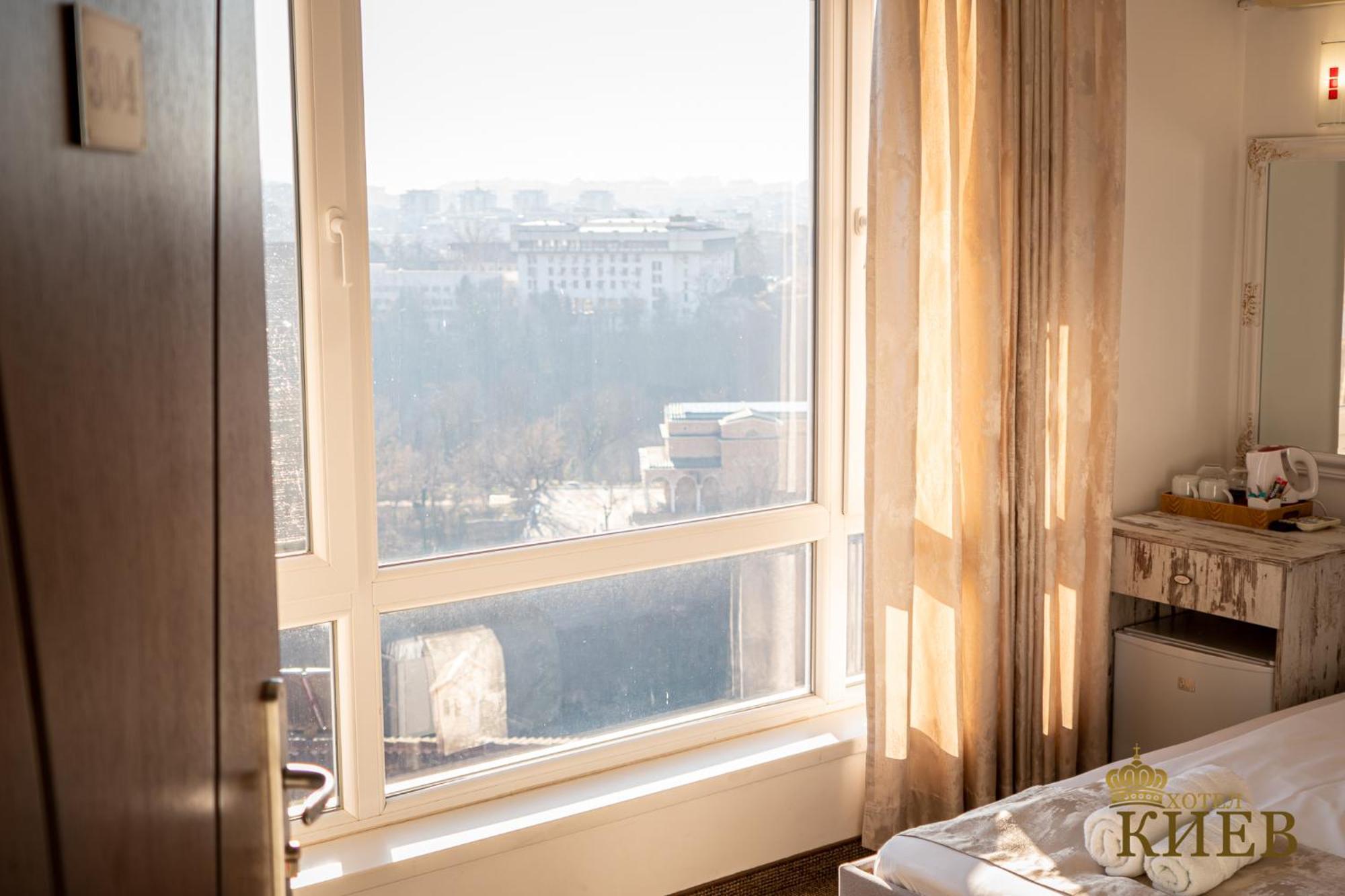 Hotel Kiev เวลีคอเทอร์โนโว ภายนอก รูปภาพ