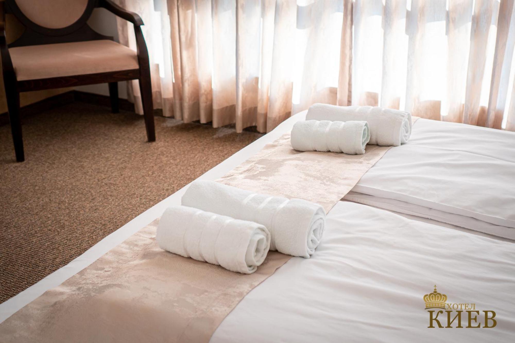 Hotel Kiev เวลีคอเทอร์โนโว ภายนอก รูปภาพ