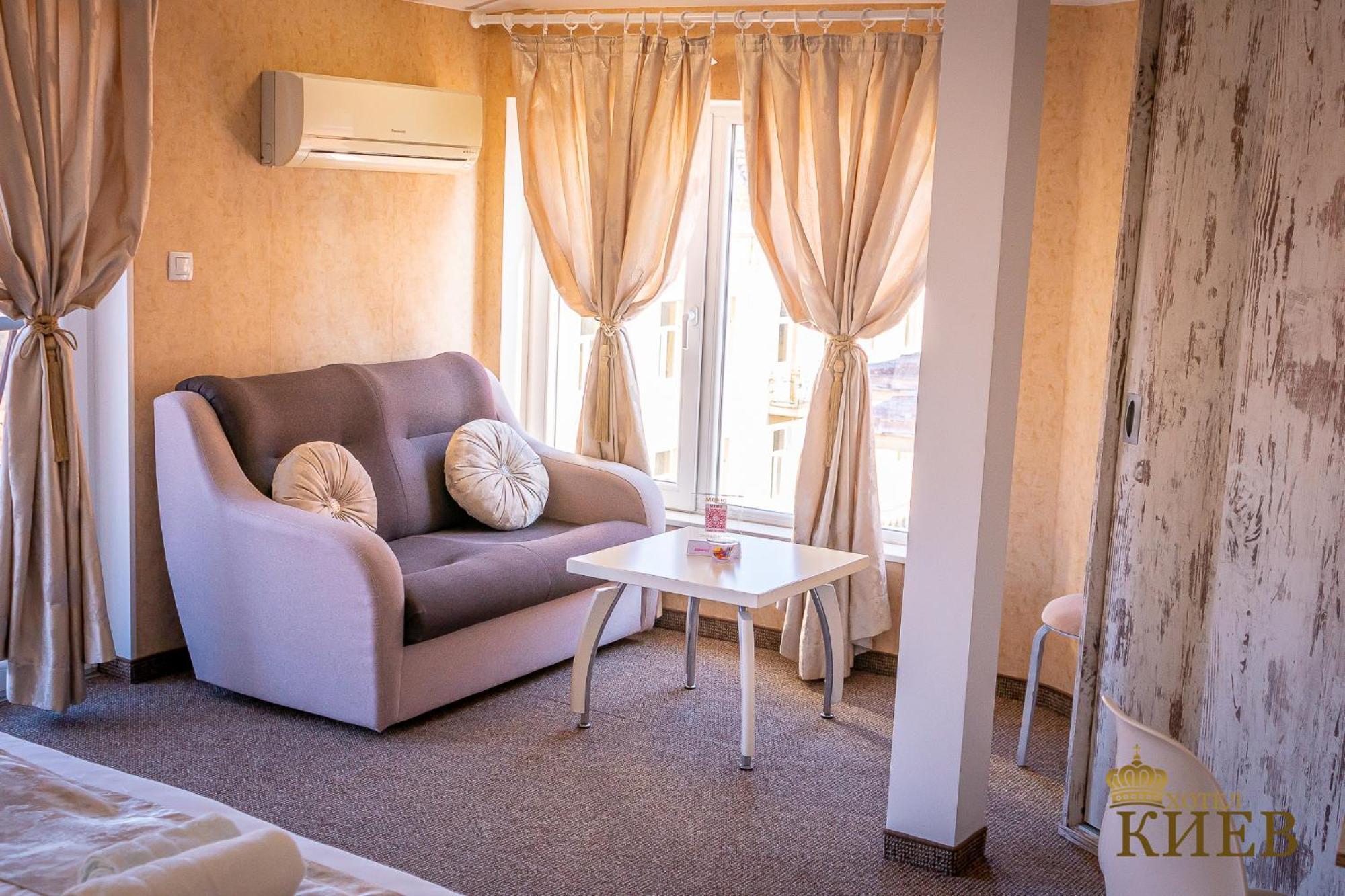 Hotel Kiev เวลีคอเทอร์โนโว ภายนอก รูปภาพ