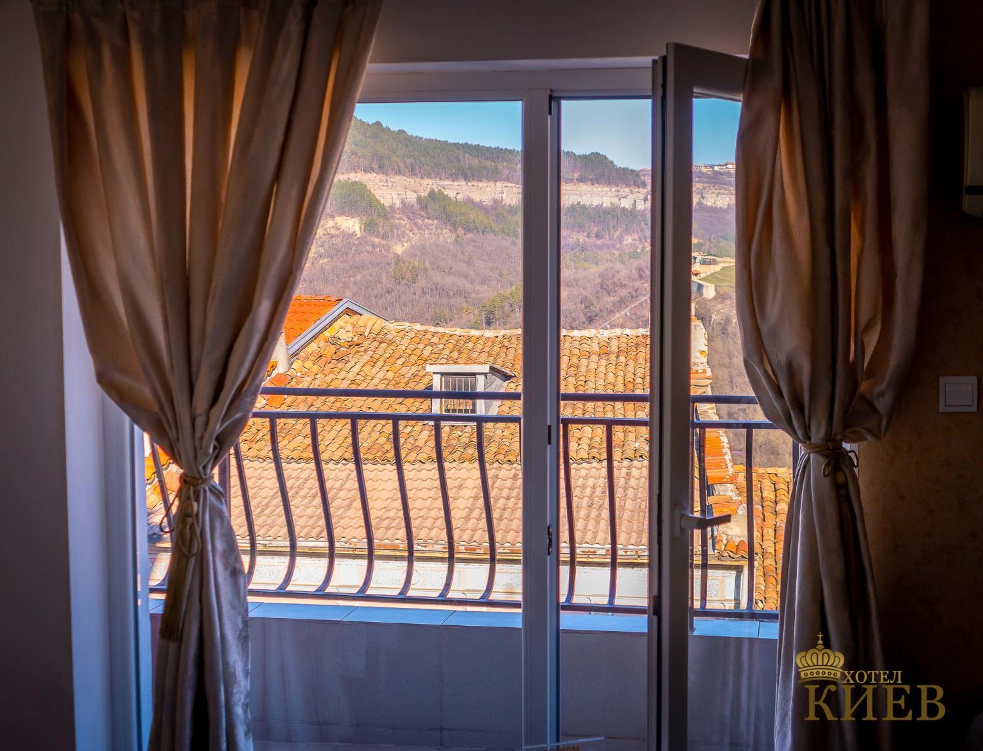 Hotel Kiev เวลีคอเทอร์โนโว ภายนอก รูปภาพ